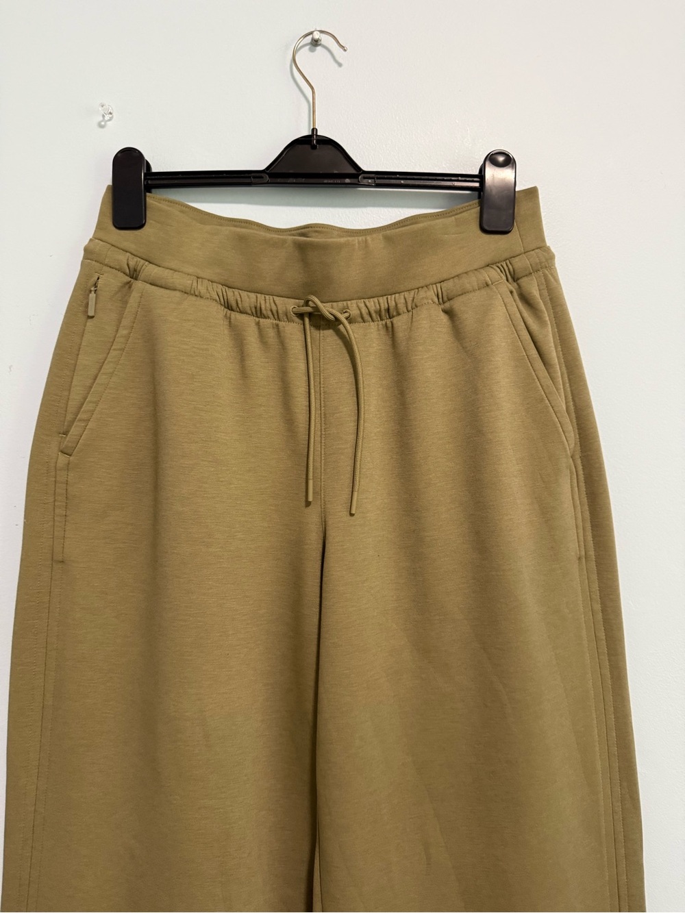 Athleta Women’s Wide Leg Pants Size L Tan Khaki Drawstring Pull On Travel - Picture 4 of 12
